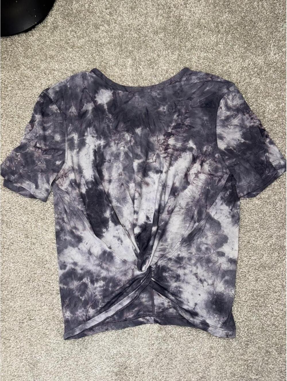 Lululemon Women's Purple and Grey Tshirt